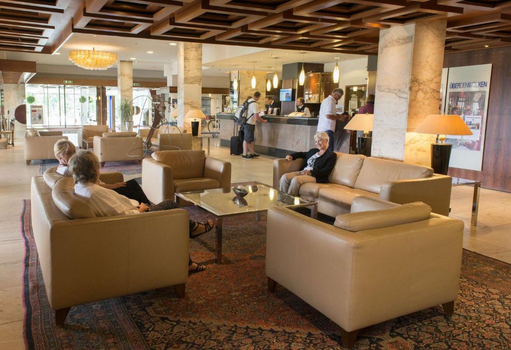 Shared lounge/TV area
