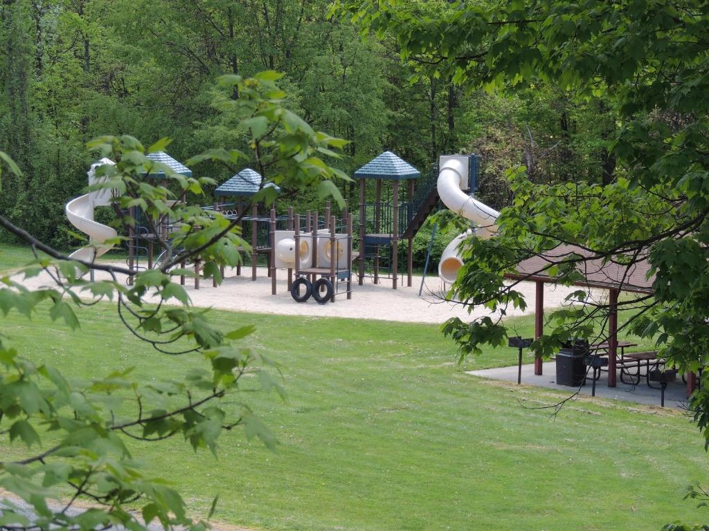 Scotrun Camping Resort Deluxe Park Model 4 photo