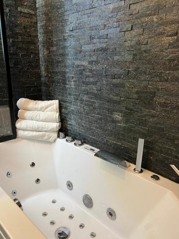 Pour 4 personnes, exceptionnel, au calme, vue époustouflante, terrasse, Tout pédestre à 10m du funiculaire, jacuzzi balnéothérapie - 3