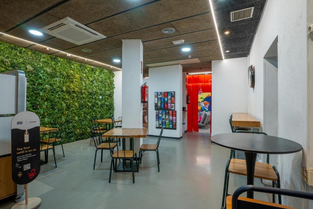 Ideal Youth Hostel