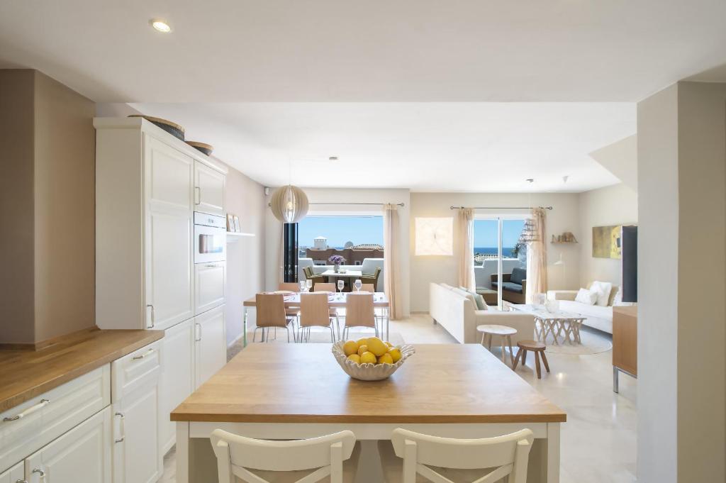 53 Top floor of Terrazas de la Bahia Casares Costa - 3