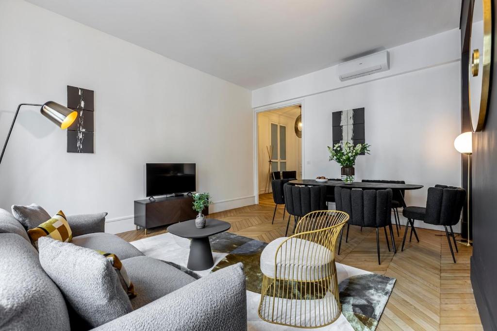 A1# 8people # 4Bedrooms # Wagram # AC # Paris 8 - 2
