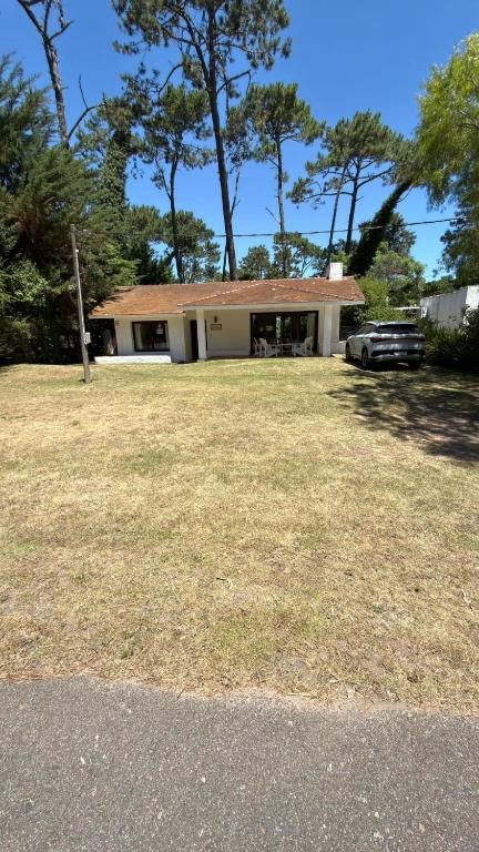 Spacious vacation home, 4BR with large garden,classic chalet style, San Rafael,Punta del Este - 1