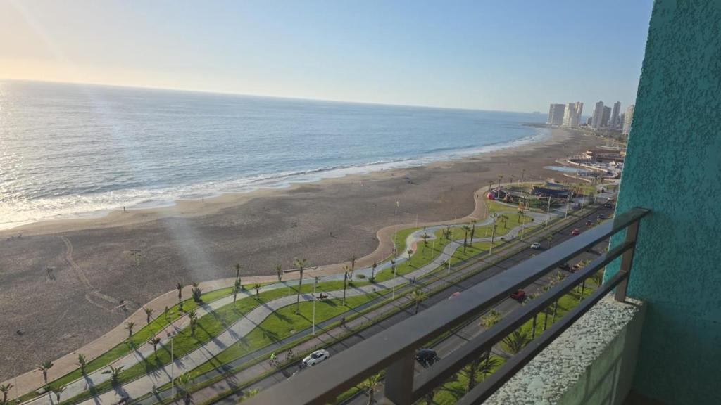 Departamento Iquique, frente playa brava - 1