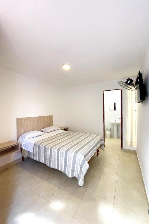 LAS PALMERAS HOSTAL - 4