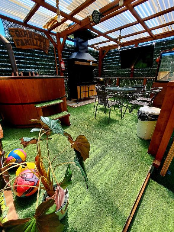 Tinaja Caliente incluida en Parcela Completa con Casa, Quincho, Canchas y Juegos - 1