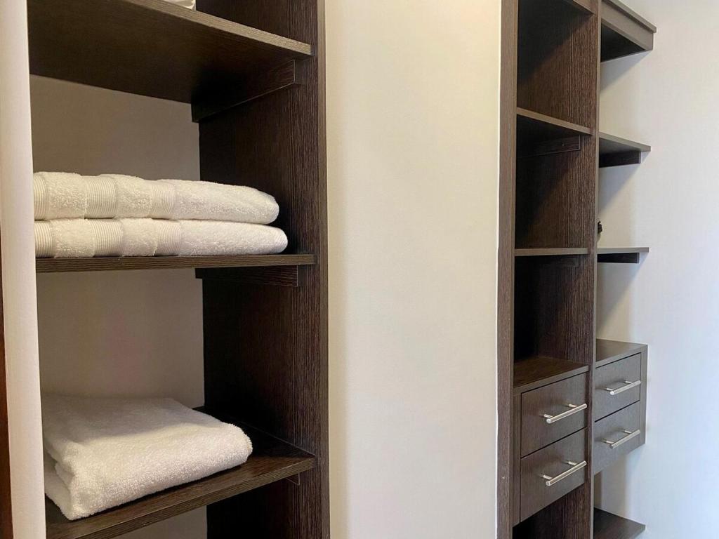 Unique 1BD 1.5Bath | Best views | Long term - 2