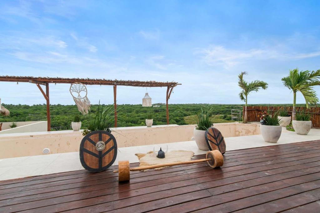 Penthouse with Rooftop Plunge Pool - Distant Ocean - 5