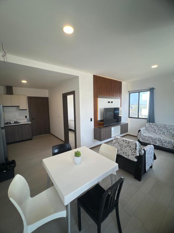 Suite Miramar 4 vista lateral al mar - 3