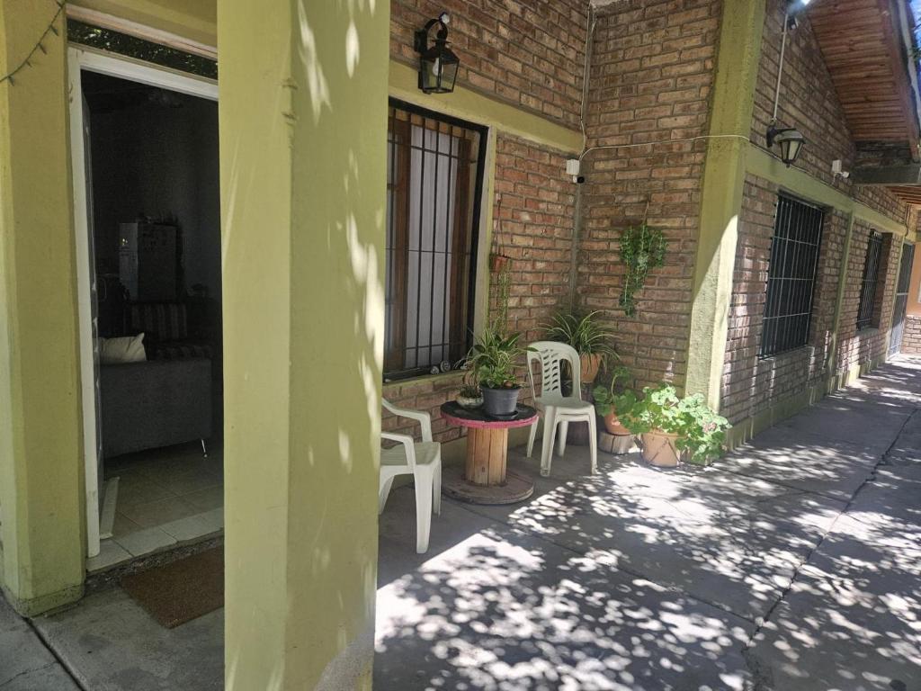 Amplia casa en el centro de San José de Jachal - 3