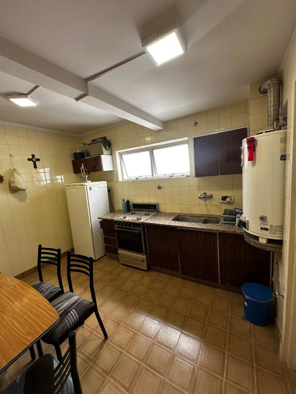 Departamento en playa grande-3 ambientes con dependencia y cochera - 2