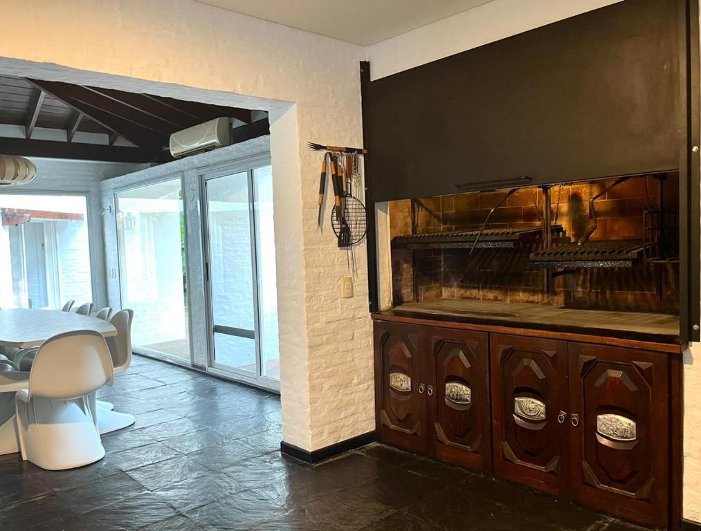 Iconico Chalet en Golf Club Privado, Pilar - 4