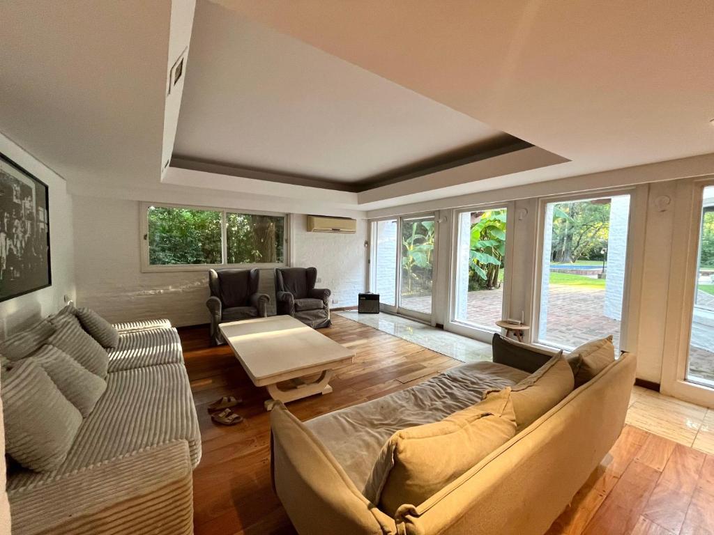 Iconico Chalet en Golf Club Privado, Pilar - 3