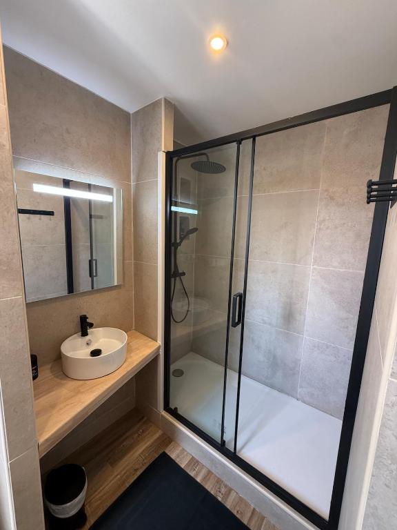 Cozy & air-conditioned 2 room apartment Patte d'Oie quiet neighborhood - 3