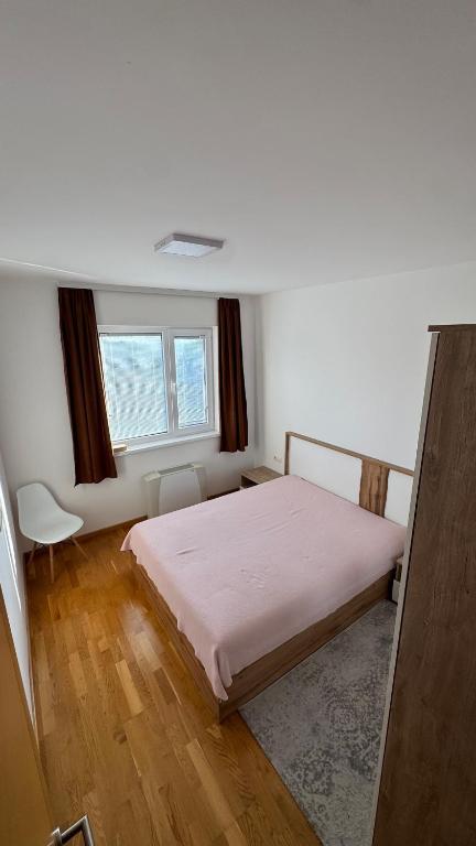 Large & Comfortable Apartment in Ilidža - 4