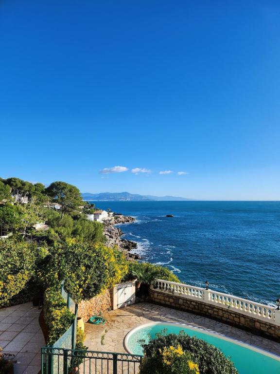 Elegant Villa in Cap d'Antibes - 2