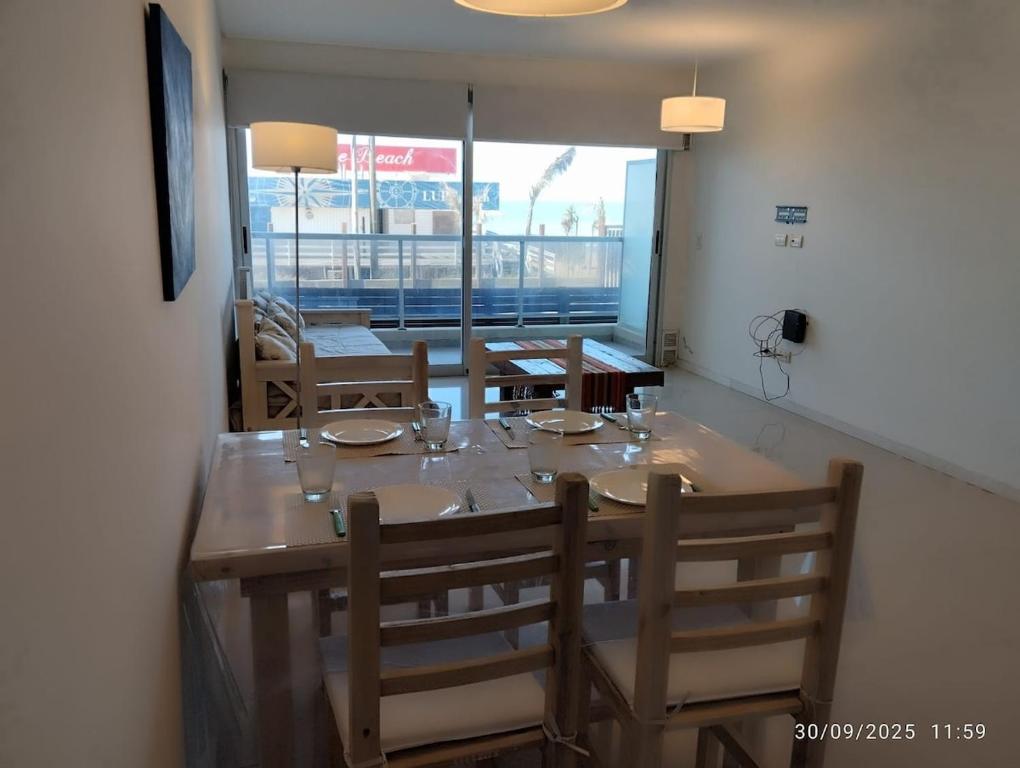 Confort frente al mar, balcón con vista panorámica y pileta - 3