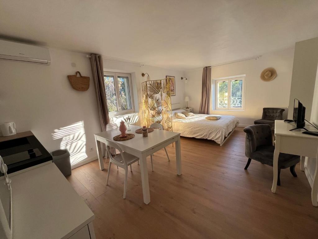 Studio au dernier étage d'une bastide grassoise - 5