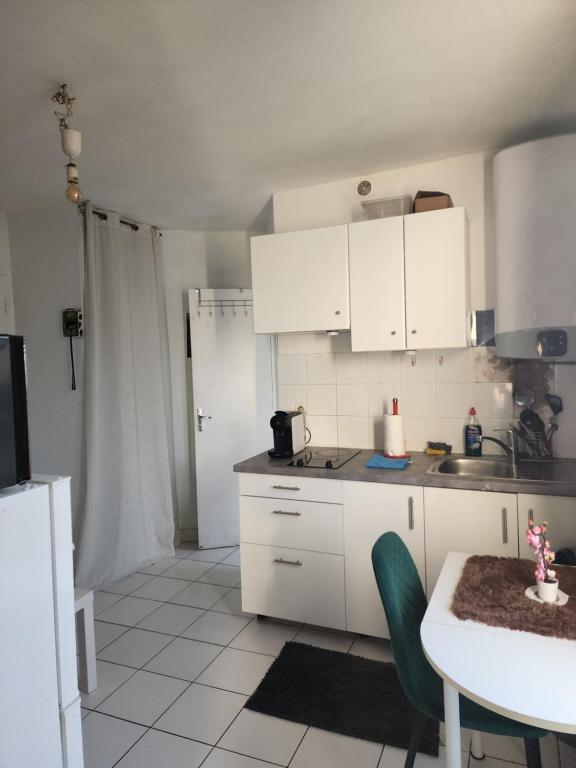 Quiet Cosy Apartment near Montmartre - Paris - 5