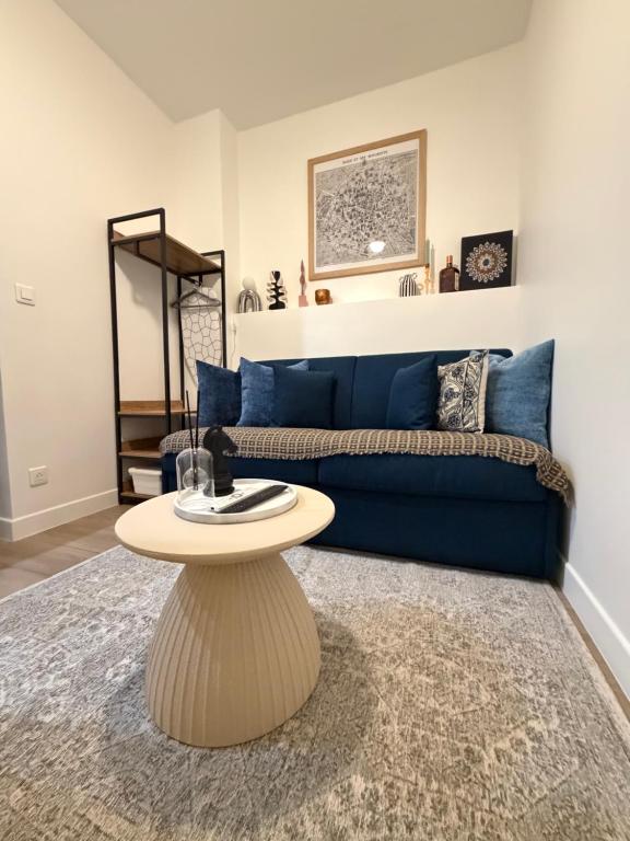 Studio one street away from the Marais! - 3