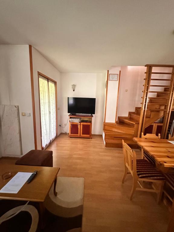 KRALjEVI KONACI ZLATIBOR - 3