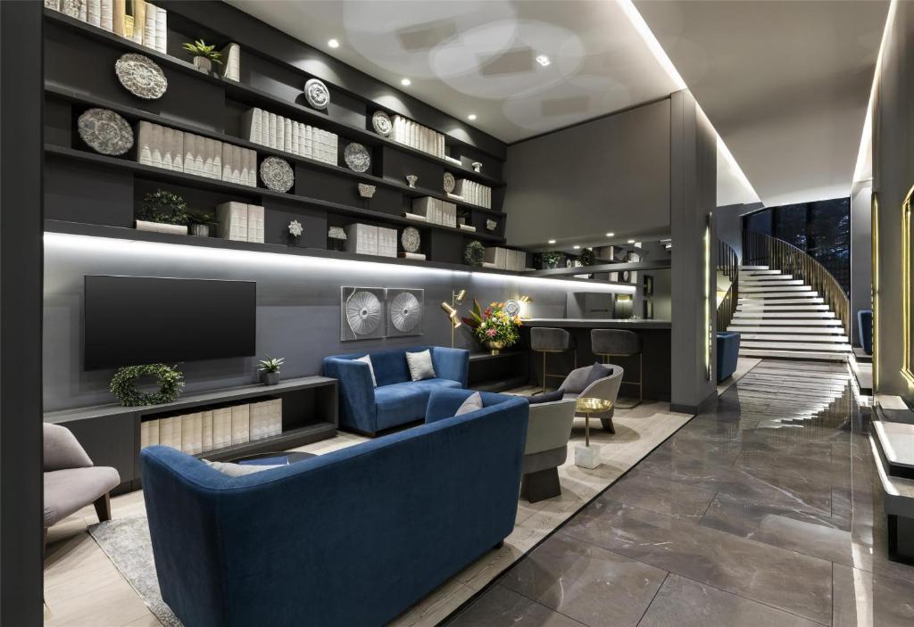 York Medellin, Curio Collection by Hilton - 5