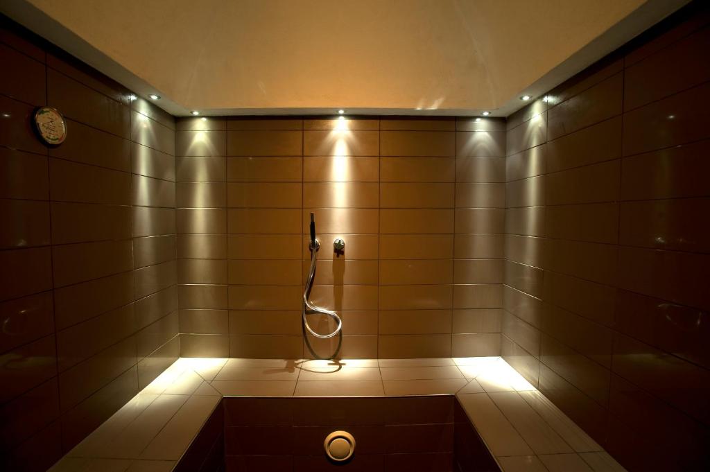 Steamroom
