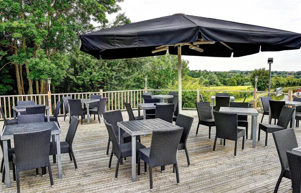 The Narrowboat Inn at Weedon photo