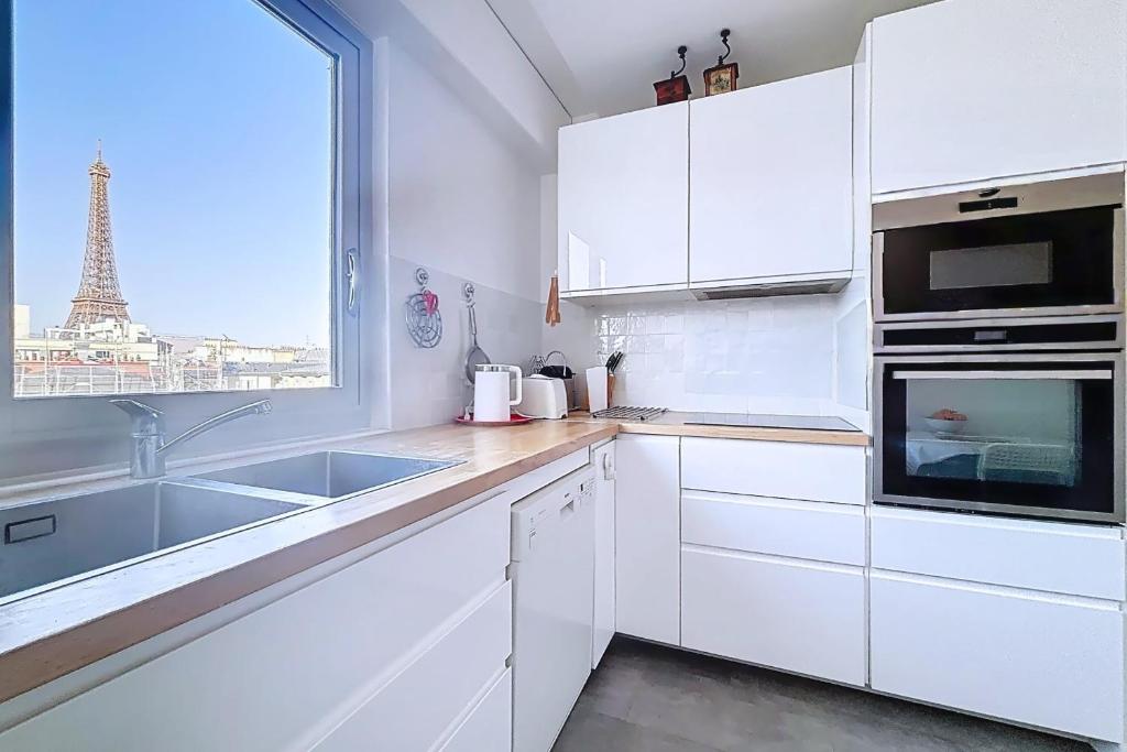 Appartement avec balcon vue Tour Eiffel - 2