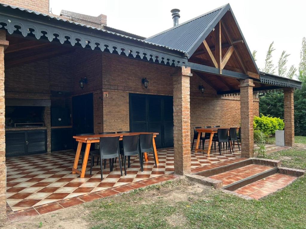Casa Quinta con cancha de Padel en Colastine, SFe - 2