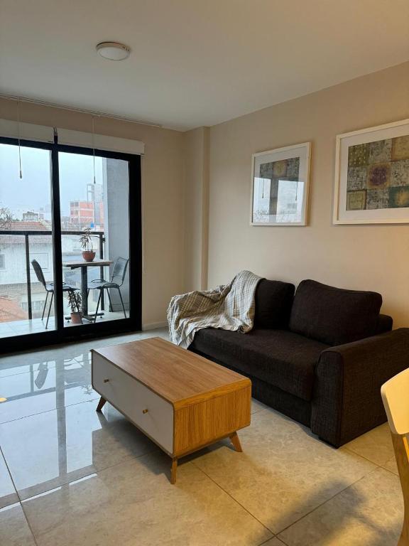 Check and Home - Corrientes III - 4 Huéspedes con Balcon y Cochera - 4
