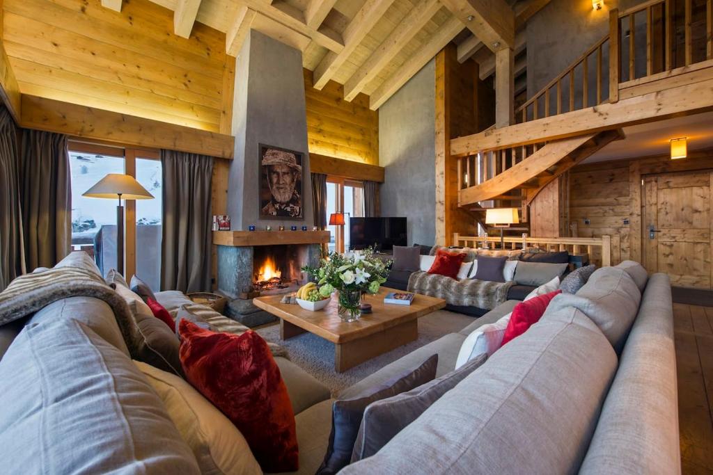 Chalet with Hot Tub and Stunning Views - 5