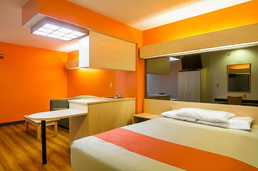 Motel 6-Sycamore, IL photo