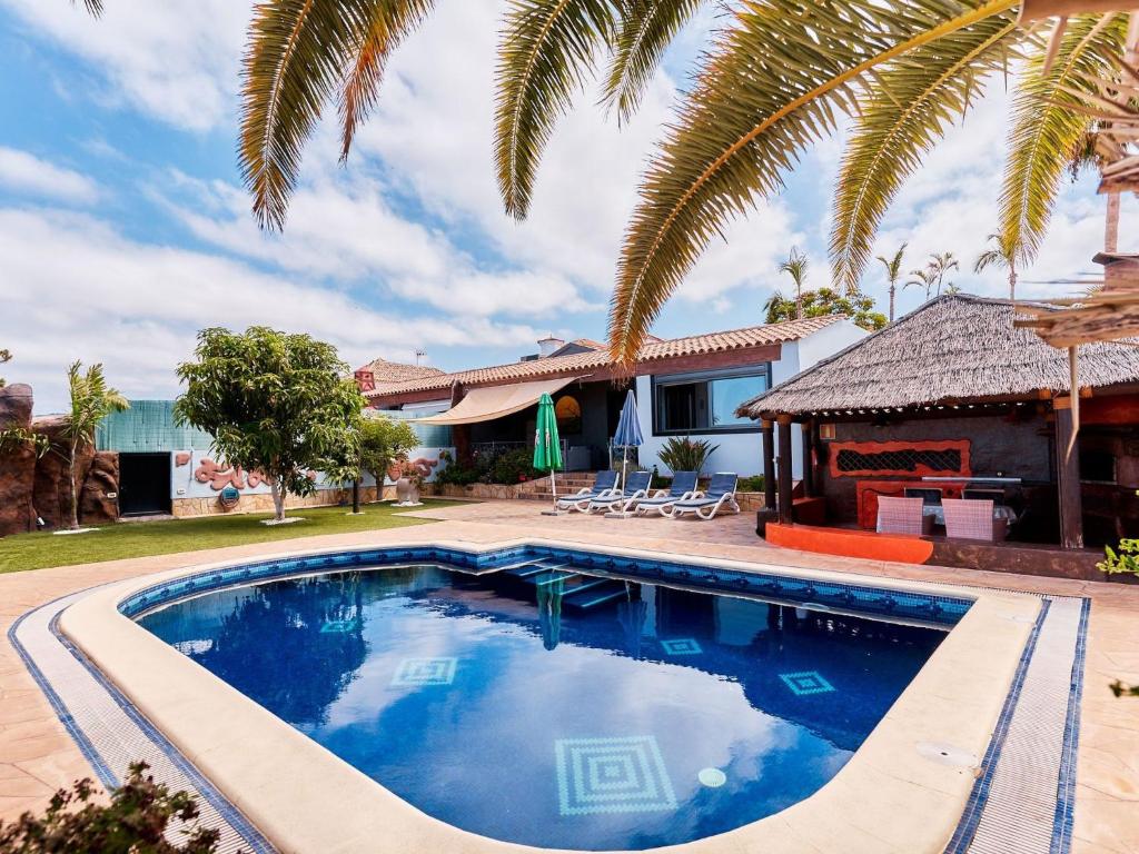 Holiday Home Chalet Anais luxury villas by Interhome - 5