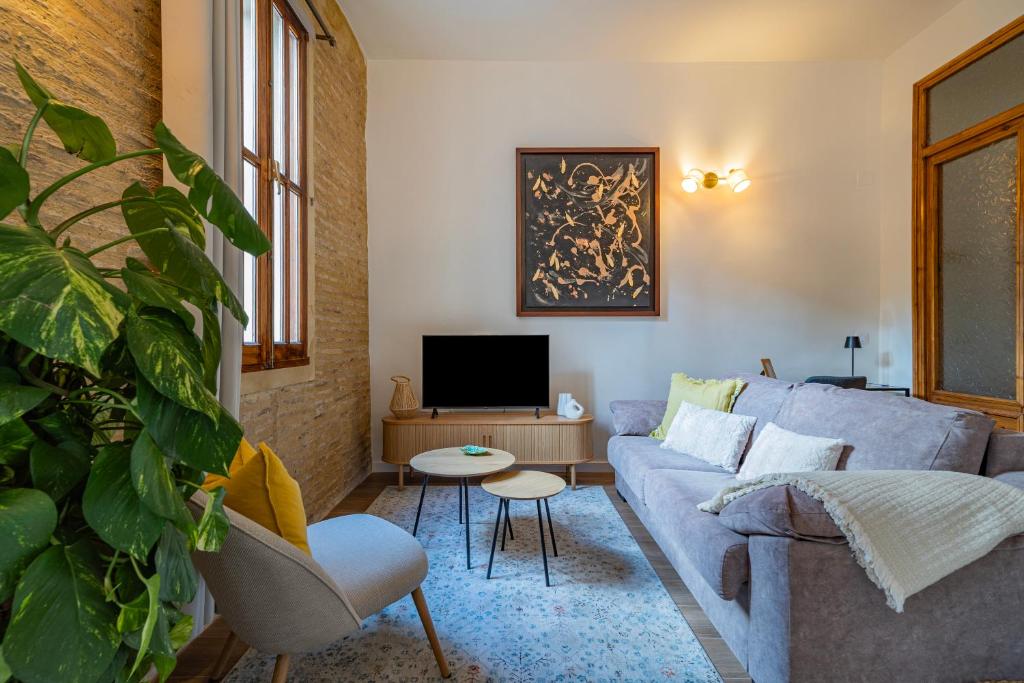 Prime Location, Bright & Cozy Apartment - 2