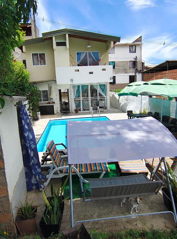 Casa con pisina de 3 habitaciones en Andes 15 mtos jardín - 1