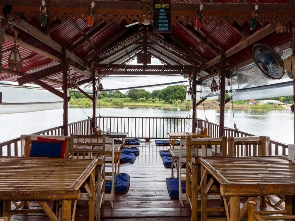 Restaurant, VN Guesthouse Kanchanaburi in Kanchanaburi