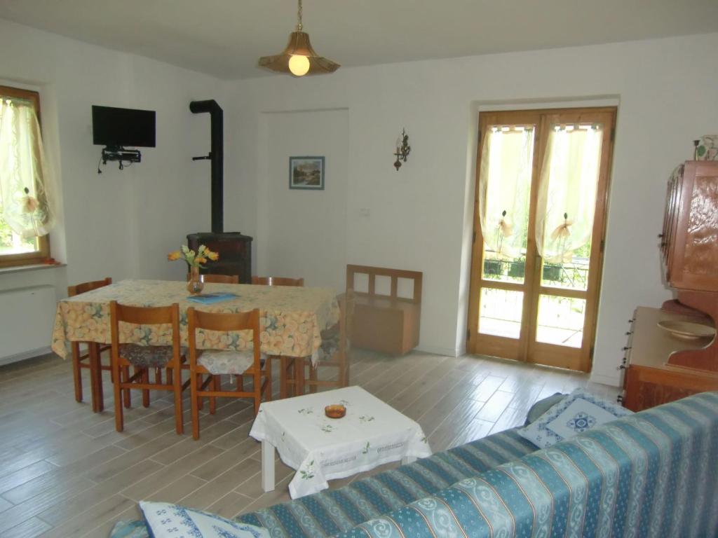 Apartment Sehr geräumige Wohnung inmitten der Natur by Interhome - 4