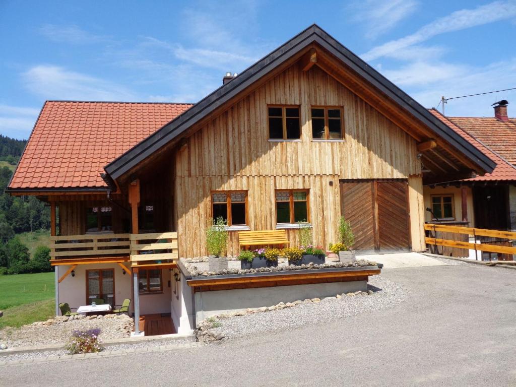 Apartment am Waldrand- ideal für Bergsport by Interhome - 1
