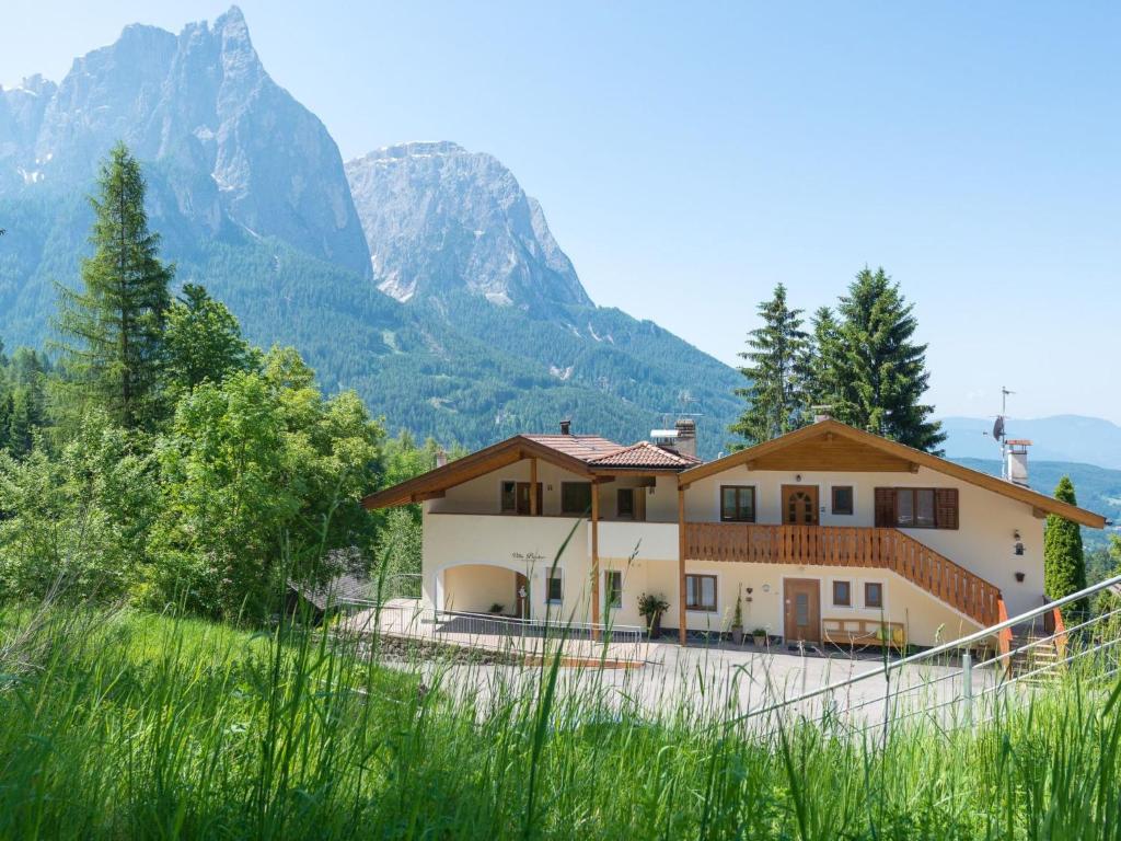 Apartment Wohnung in den Dolomiten mit traumhafter Aussicht by Interhome - 1