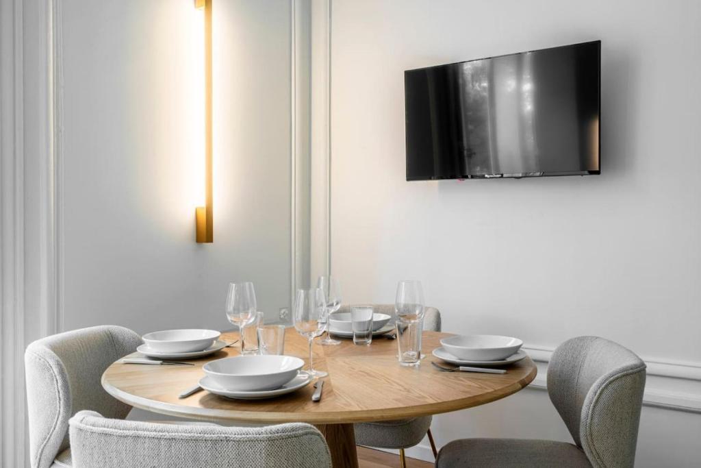 Elegant 2-room air-conditioned apartment - Paris 17 - 2