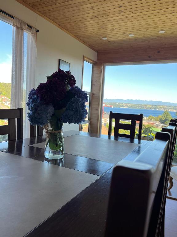 Linda Casa en Puerto Varas con vista al Lago y Volcanes - 3