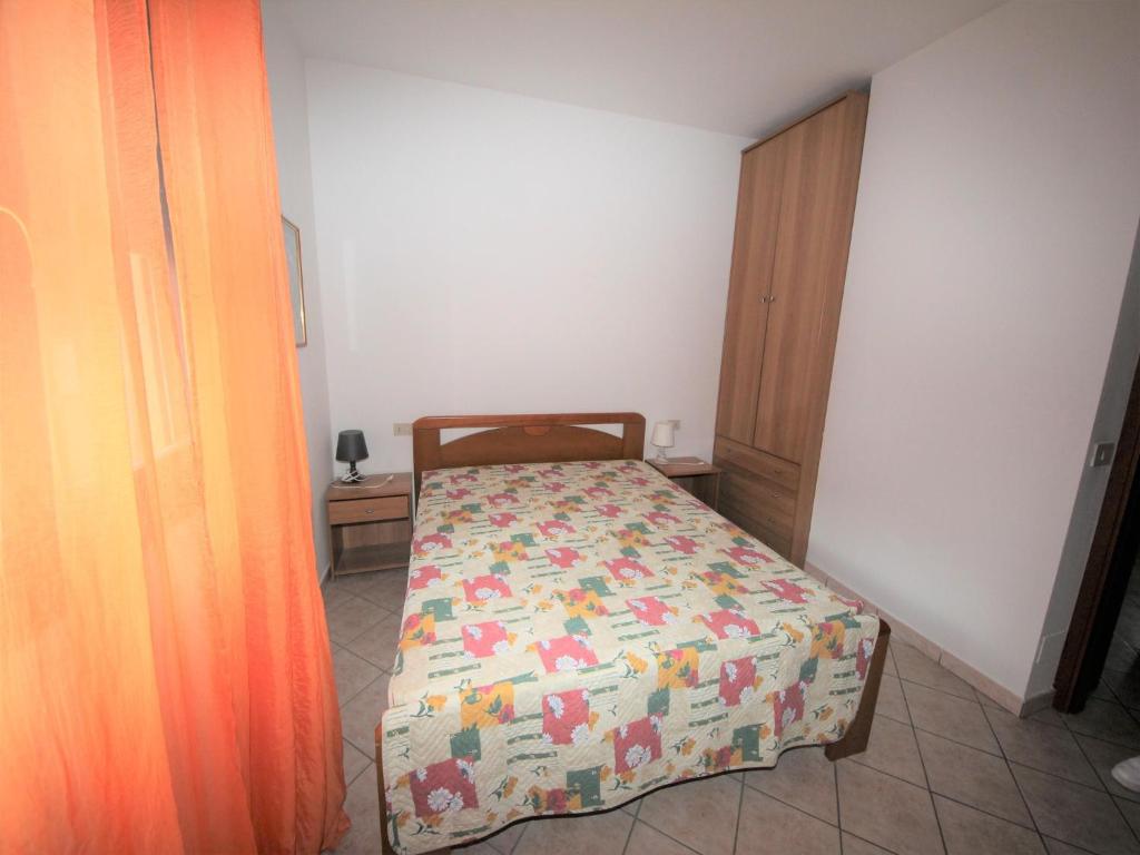 2 Bedroom Apartment in Viale dei Pini - 4