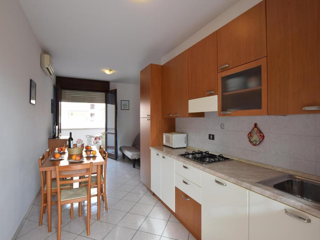 2 Bedroom Apartment in Viale dei Pini - 3