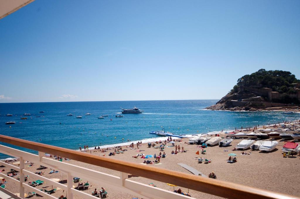 Lets Holidays INCREDIBLE APARTMENT WITH AMAZING VIEWS - 4