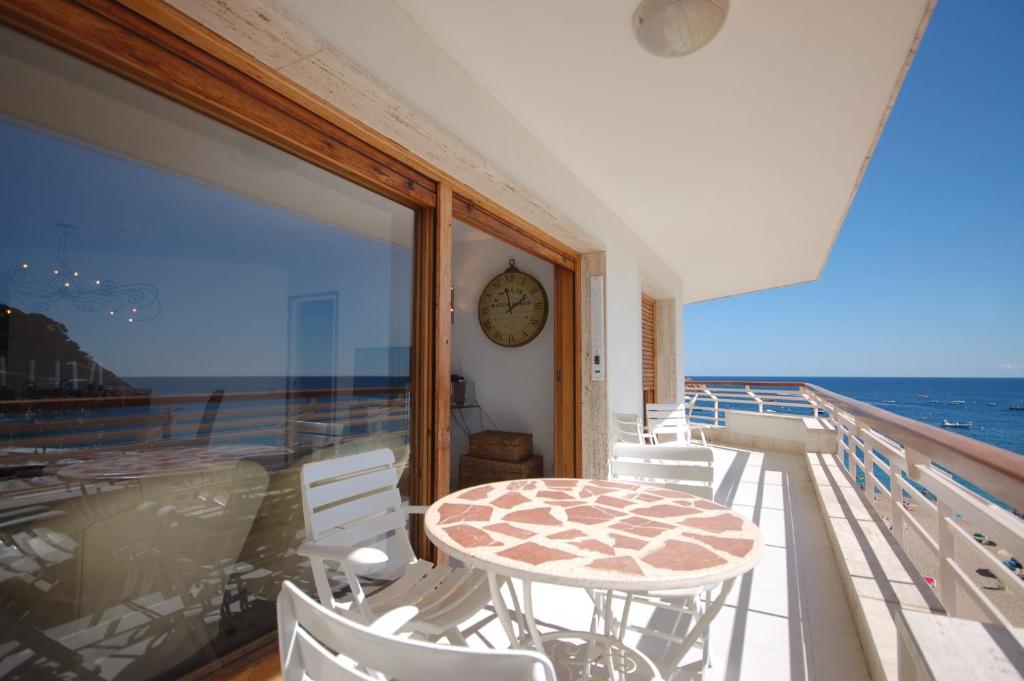 Lets Holidays INCREDIBLE APARTMENT WITH AMAZING VIEWS - 3