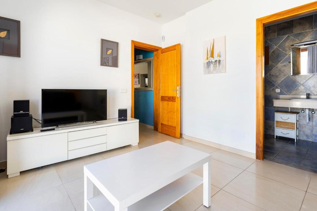 3 bedroom villa with pool and jacuzzi - 3