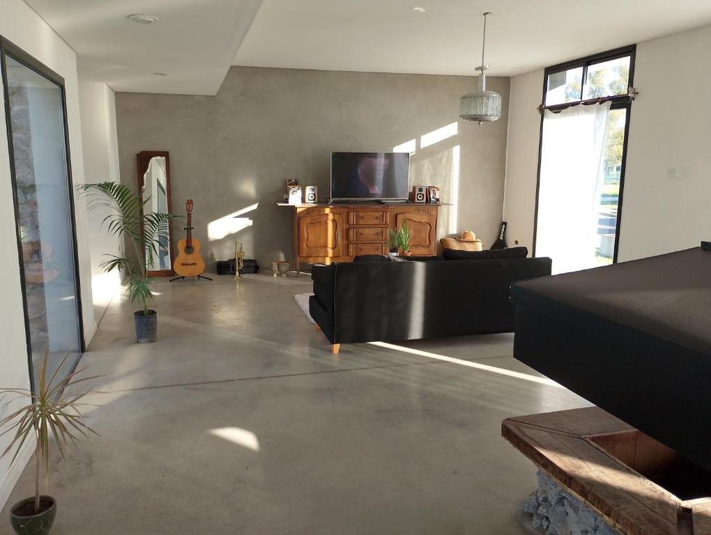 Casa de campo minimalista en la Victoria Polo club - 5