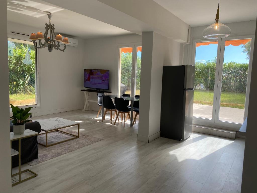 Beautiful 3 bedroom apartment with nice garden - 3