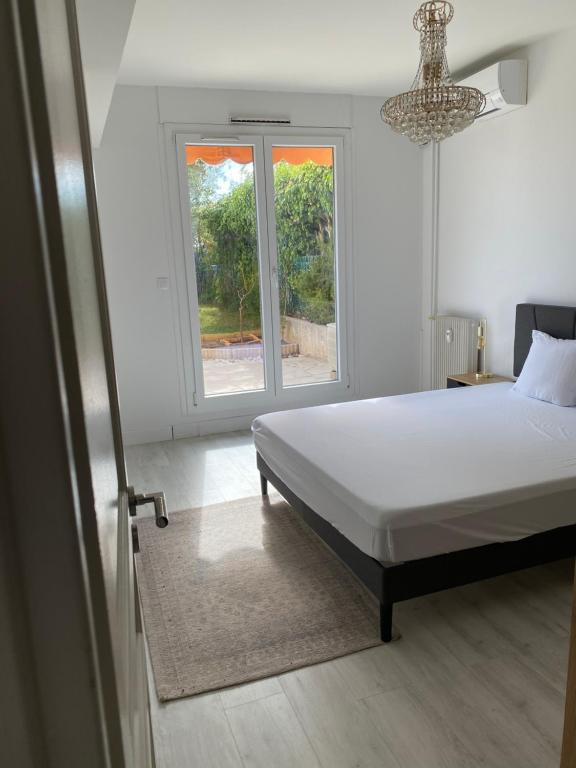 Beautiful 3 bedroom apartment with nice garden - 5